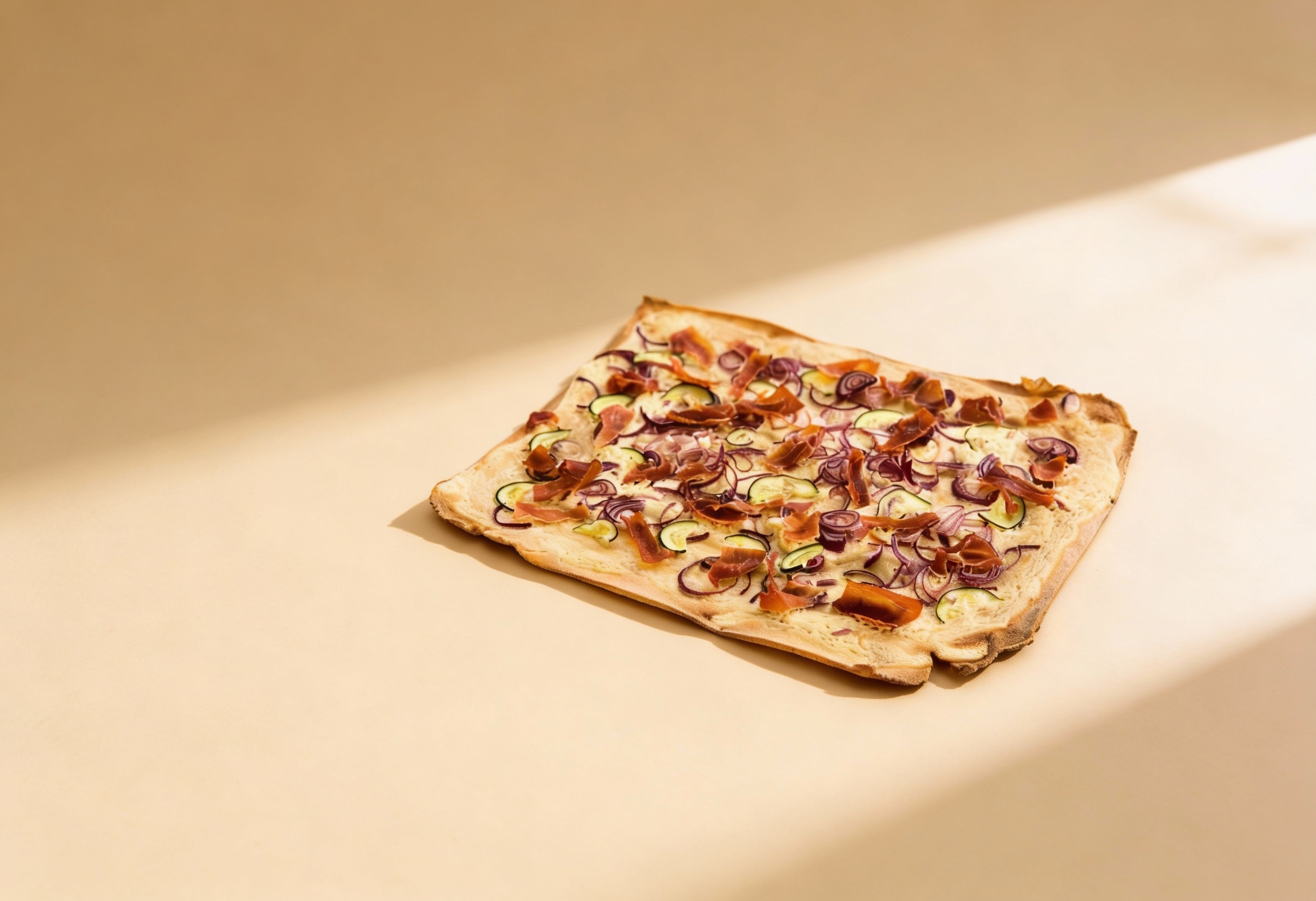 Glutenfreier Flammkuchen / Pizzateig ohne Hefe, laktosefrei nach Wahl, eifrei – Rezept aus dem Maisterei Magazin (KI-bearbeitet)