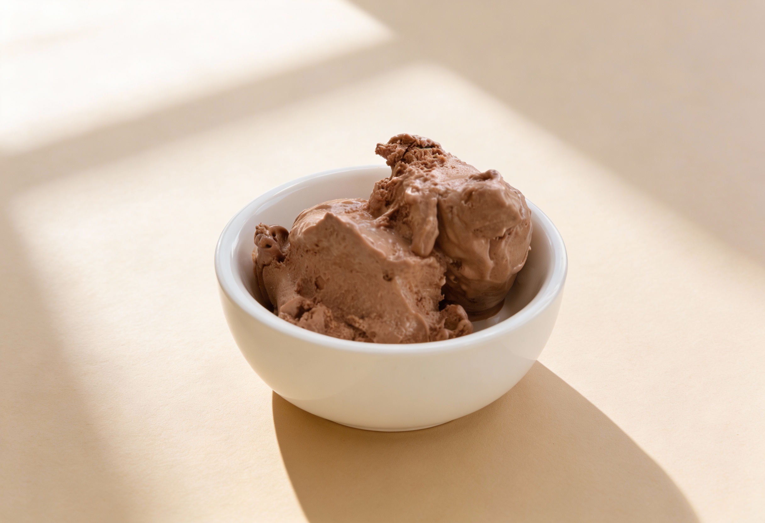 Glutenfreies Sckokoeis ohne Zuckerzusatz, laktosefrei nach Wahl, eifrei – Rezept aus dem Maisterei Magazin (KI-bearbeitet)