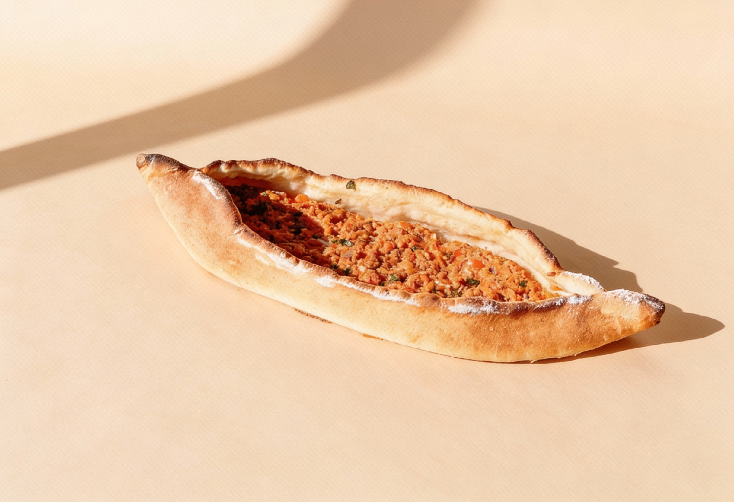 Glutenfreie Pide mit Hackfleisch, laktosefrei nach Wahl – Rezept aus dem Maisterei Magazin (KI-bearbeitet)