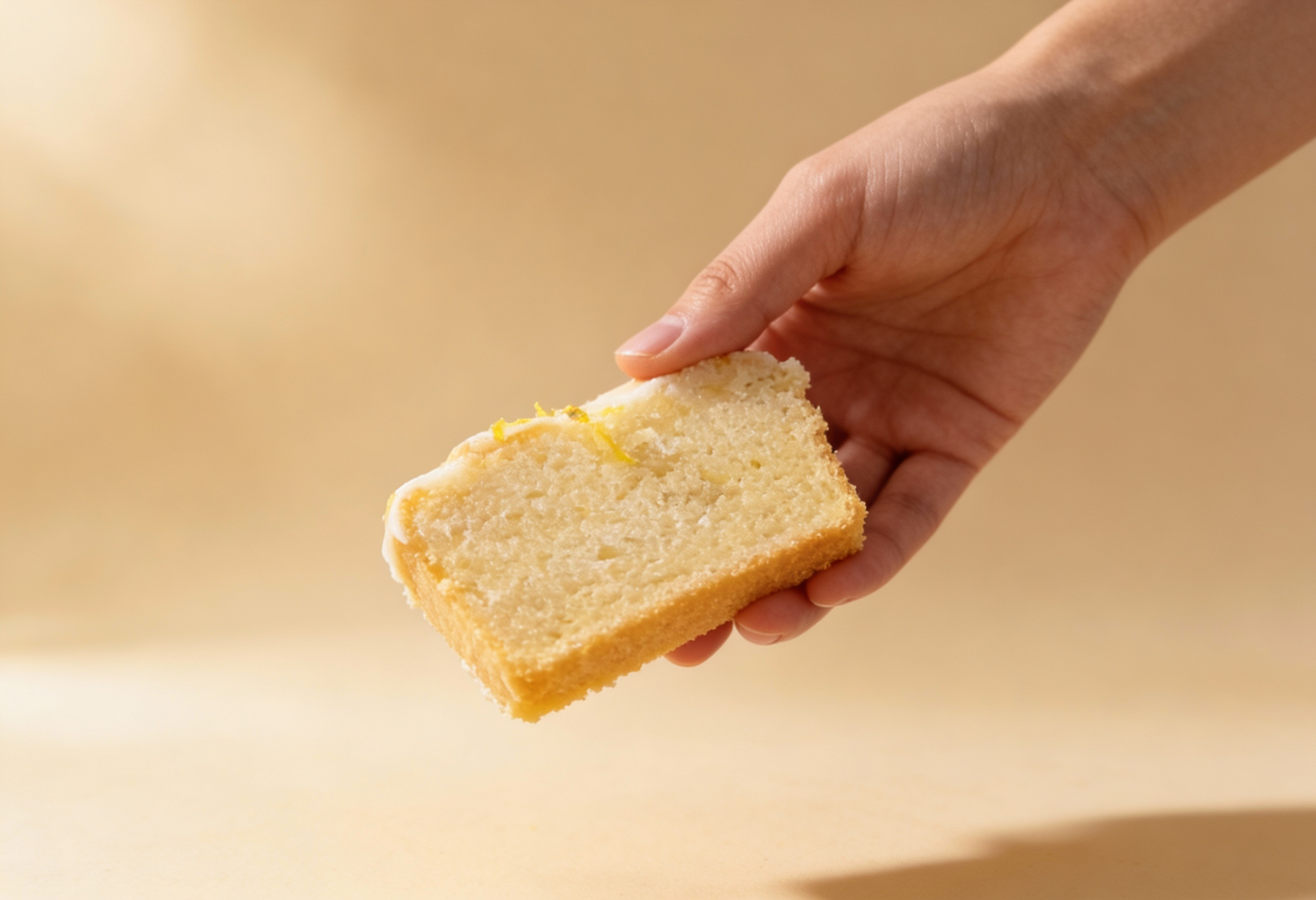 Glutenfreier veganer Zitronenkuchen, laktosefrei, vegan – Rezept aus dem Maisterei Magazin (KI-bearbeitet)